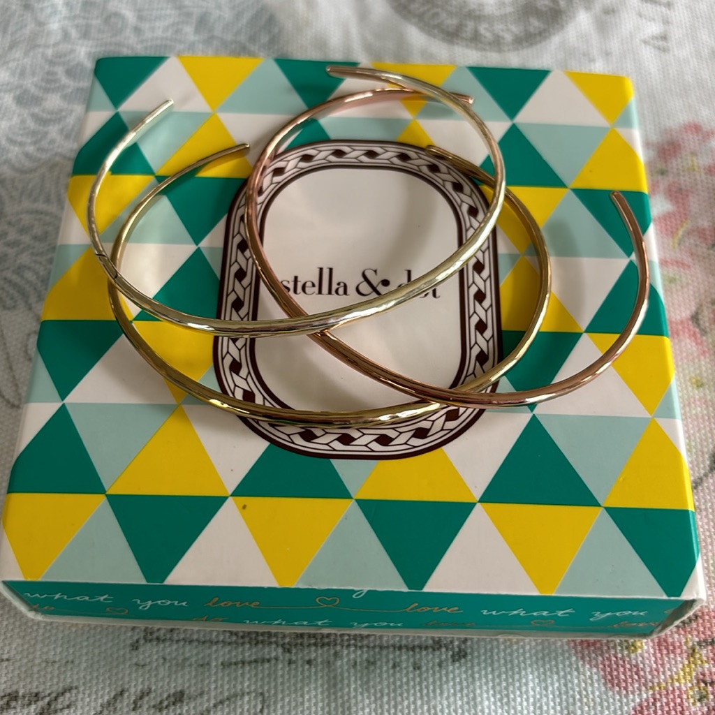 Stella Dot Gold Essential Hammered Cuff Set 25$